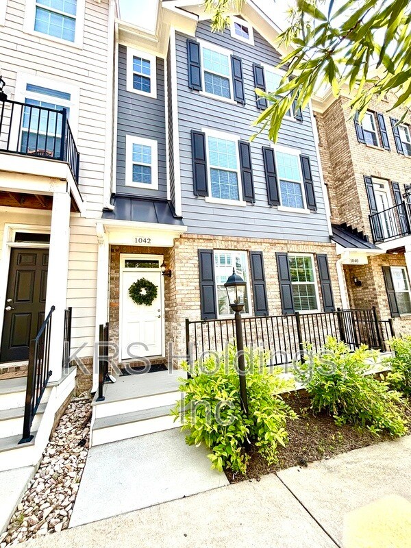 Foto principal - 1042 Old Trail Dr