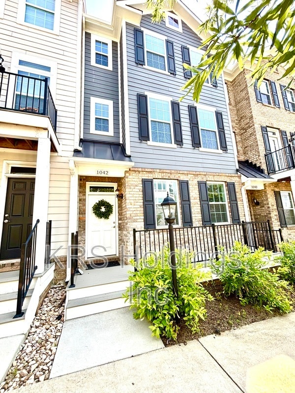 Photo - 1042 Old Trail Dr Townhome