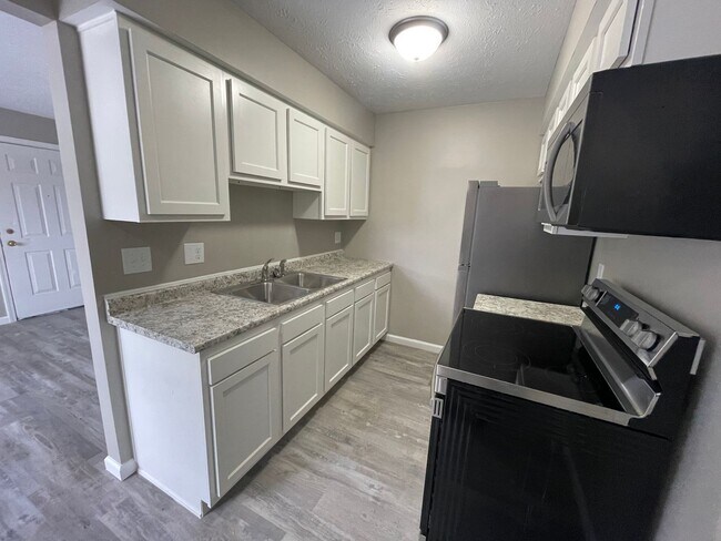 Building Photo - Remodeled 1 Bedroom Apartment
