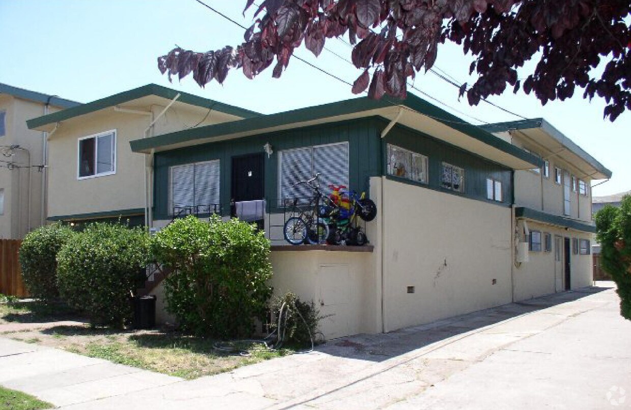 Building Photo - 1310 Burnett St