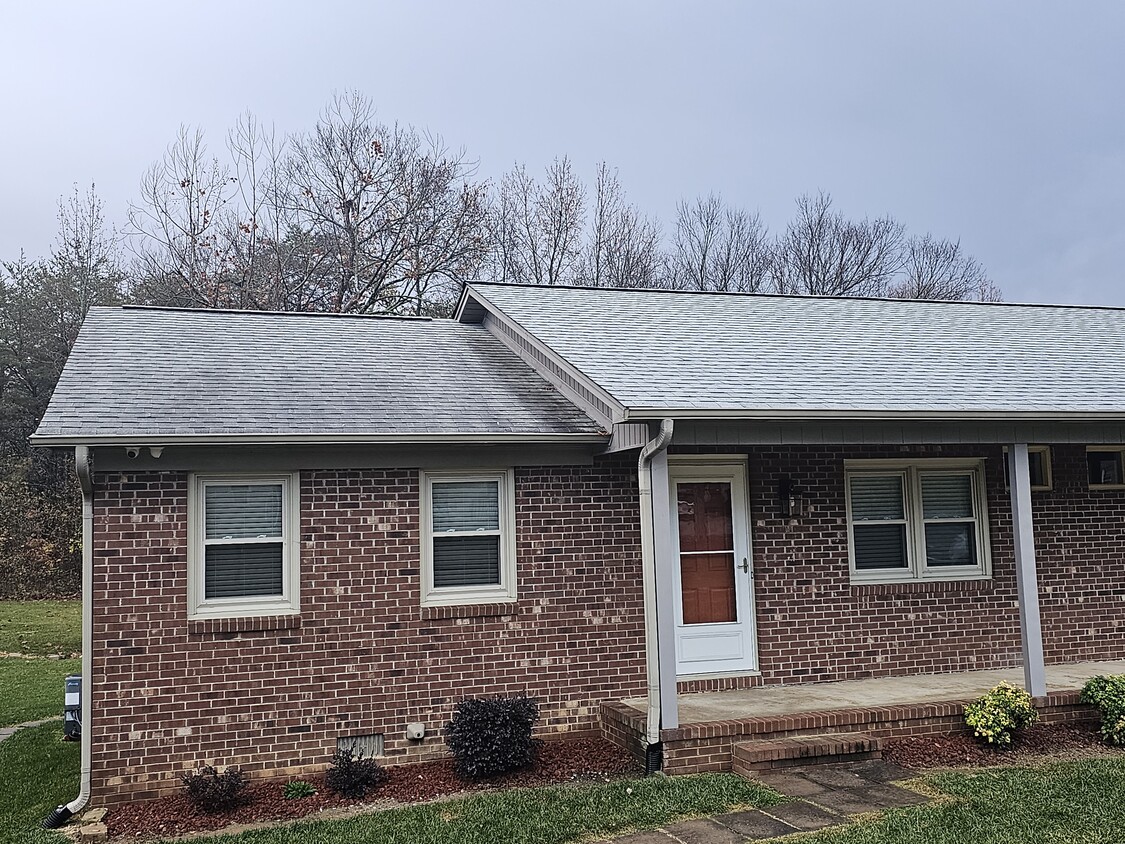 Primary Photo - 105 Meredith Dr