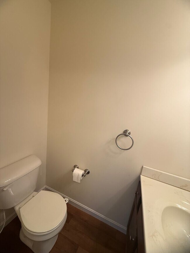 Foto del edificio - FOR RENT-Available Now! 3 Bed / 2.5 Bath Town-home