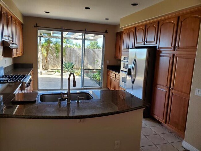 Foto del edificio - Beautiful Home with Private Yard