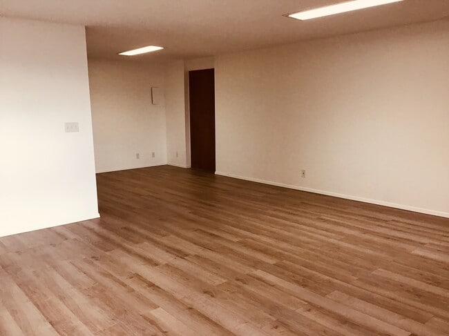 Foto del edificio - 8415-8417 WA-14