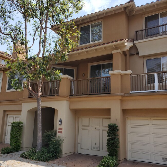 Building Photo - 2676 Dietrich Dr