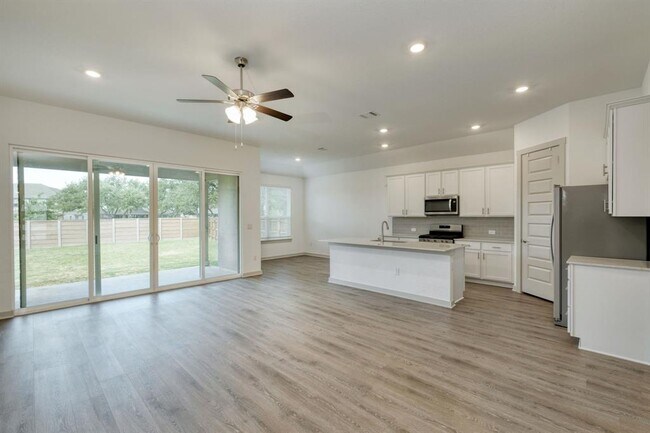Foto del edificio - 2137 Centerline Ln