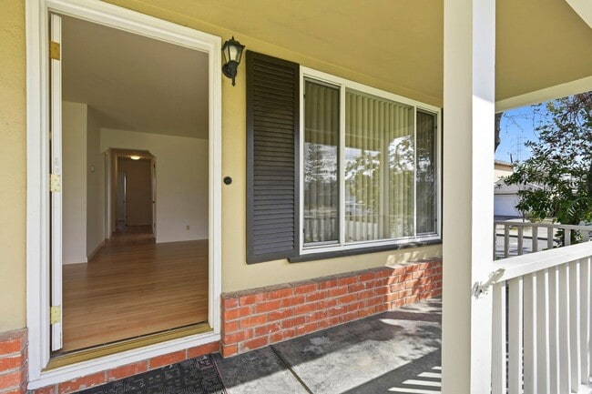 Building Photo - Cherry Chase Home