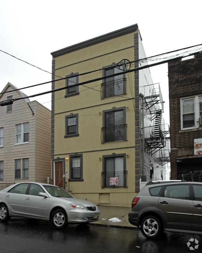 Primary Photo - 227 Liberty Ave