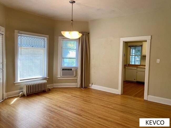 Building Photo - 321 Edwards St