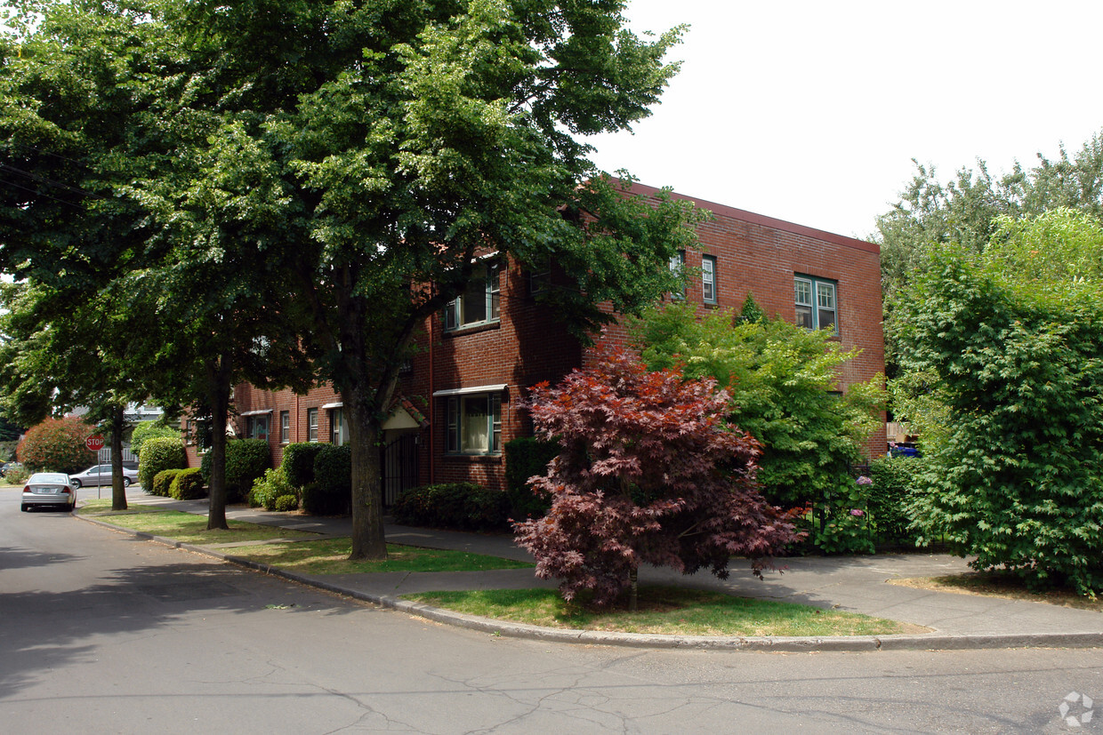 Building Photo - 3005 SE Morrison St