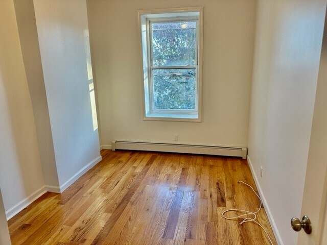 Foto del edificio - SPACIOUS 3 BEDROOM APARTMENT