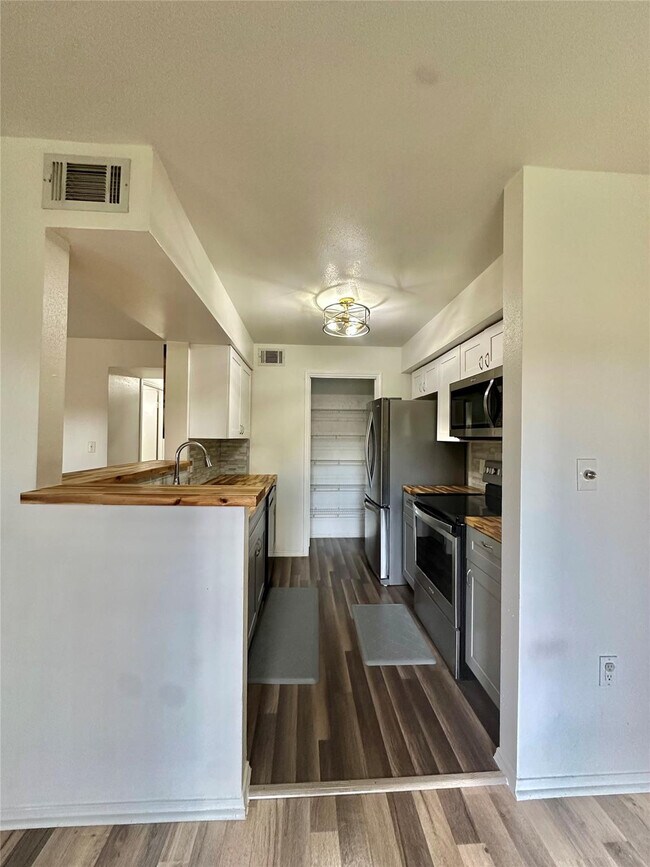 Foto del edificio - 2371 NW 33rd St