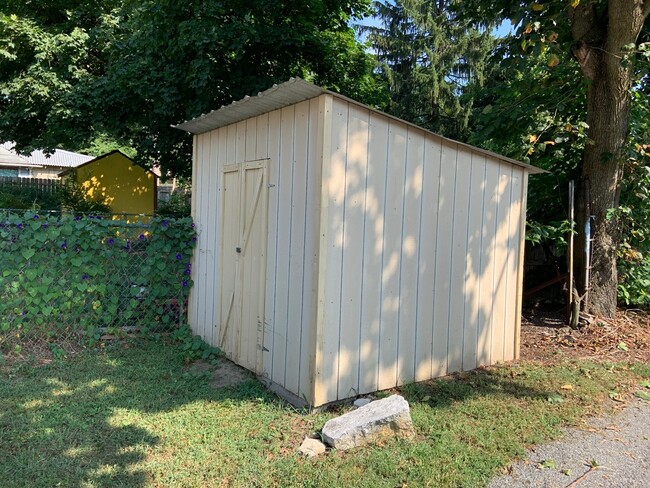 Building Photo - Two Bedroom Home in Carlisle