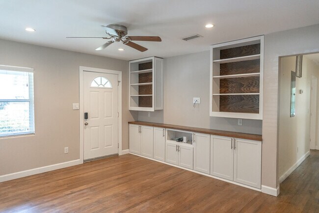 Foto del edificio - 2404 Jackson Bluff Rd