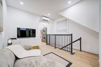 Building Photo - 216 St Johns Rd