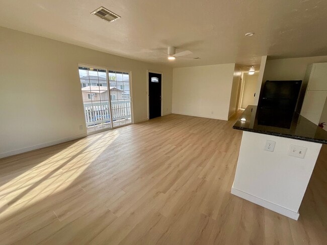 Building Photo - 3 bed 1 bath, Newly renovated, Ample Storage