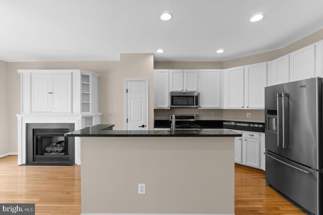 Building Photo - 44237 Sonora Ln