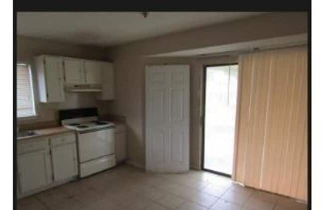 Foto del edificio - 8635 Ridge Flower Dr