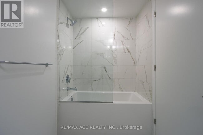 Building Photo - 180 Front St E