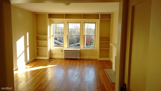 Building Photo - 222 Twin Oaks Rd
