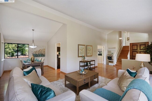 Building Photo - 5977 Skyfarm Dr