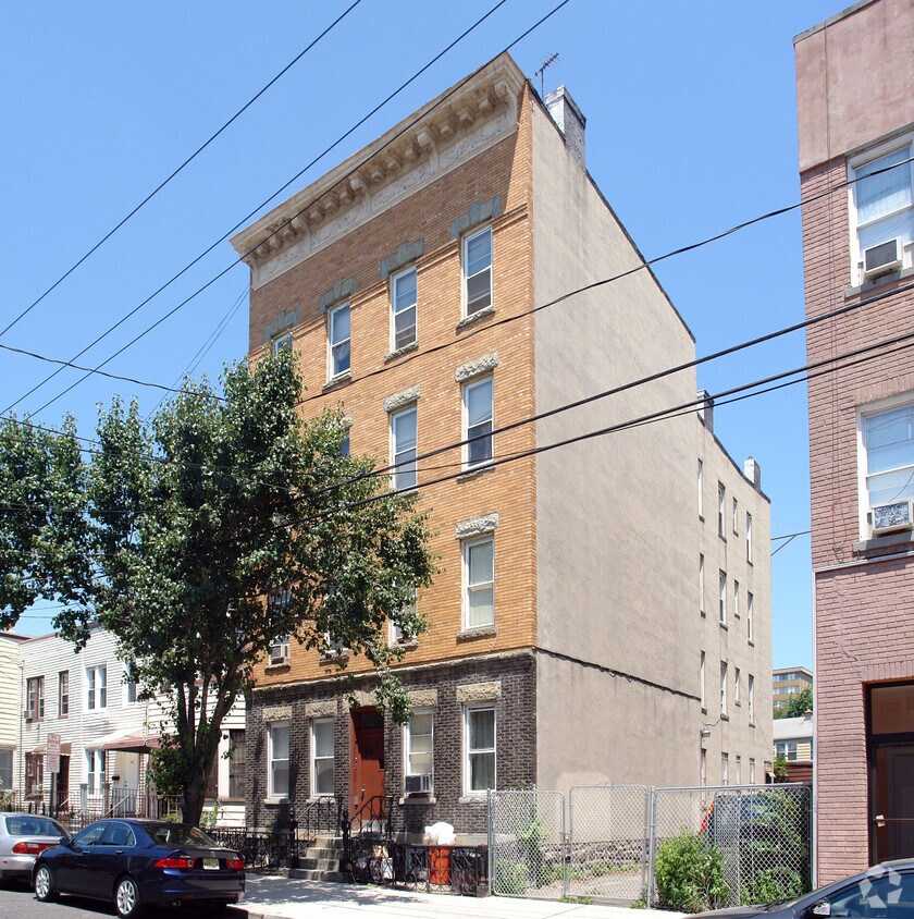 Primary Photo - 304 43rd St