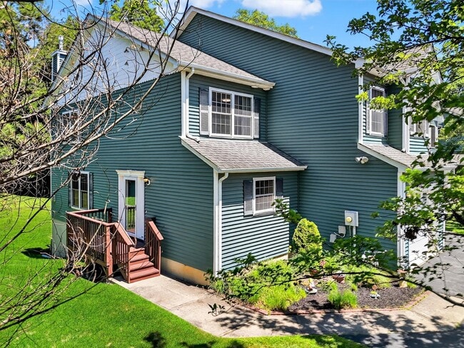 Building Photo - 295 Pinebrook Dr