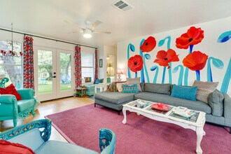 Building Photo - 1208 E 3rd St