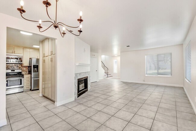 Foto del edificio - Coming Soon! Well, maintained 3-bedroom, 2.5 bath corner unit town home in a private, gated commu...