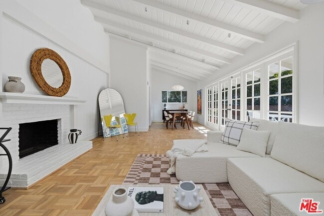 Foto del edificio - 864 Bienveneda Ave