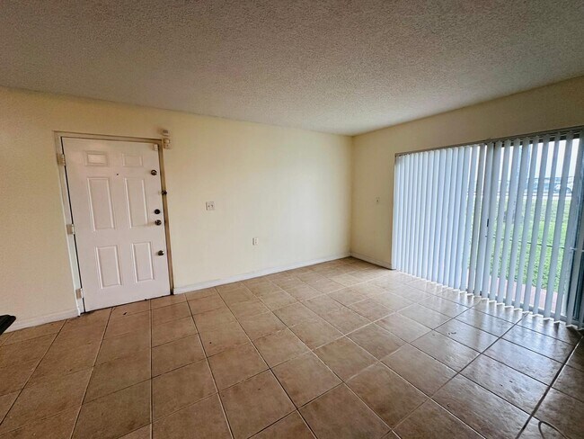 Foto del edificio - 1056 Benoist Farms Rd