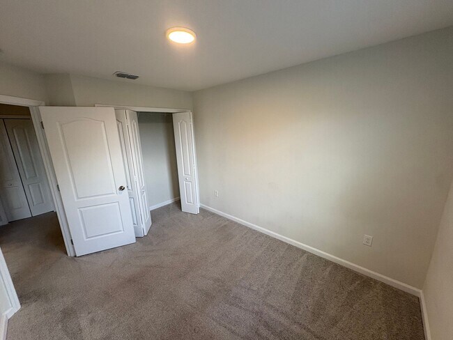 Building Photo - St Cloud - 3 Bedroom, 2.5 Bathroom - $2395.00