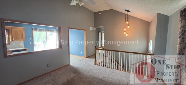 Building Photo - Beautiful 3 Bedroom & 2 Bathroom Home!