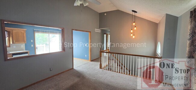 Foto del edificio - Beautiful 3 Bedroom & 2 Bathroom Home!
