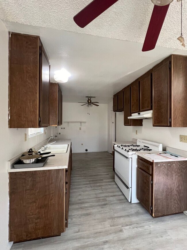 Building Photo - Cozy Two Bedroom One Bathroom Home in Hemet 55+ Community