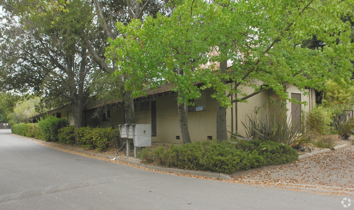 Primary Photo - Brookside Glen