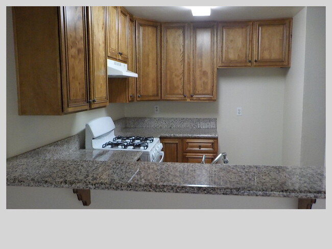 Kitchen cabinets - 15328 Albers St