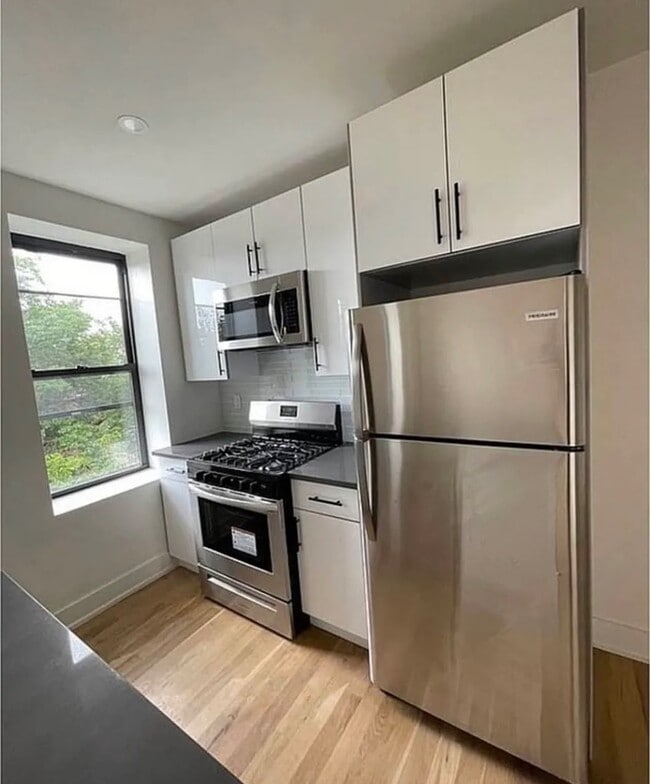 Building Photo - 3286 33rd St - C5