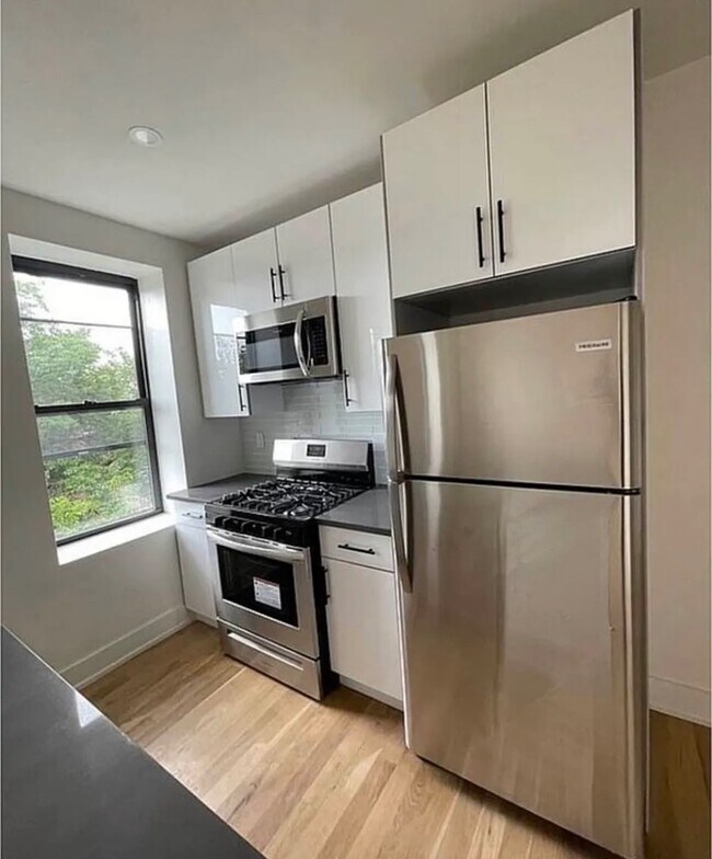Foto del edificio - 3286 33rd St - C5