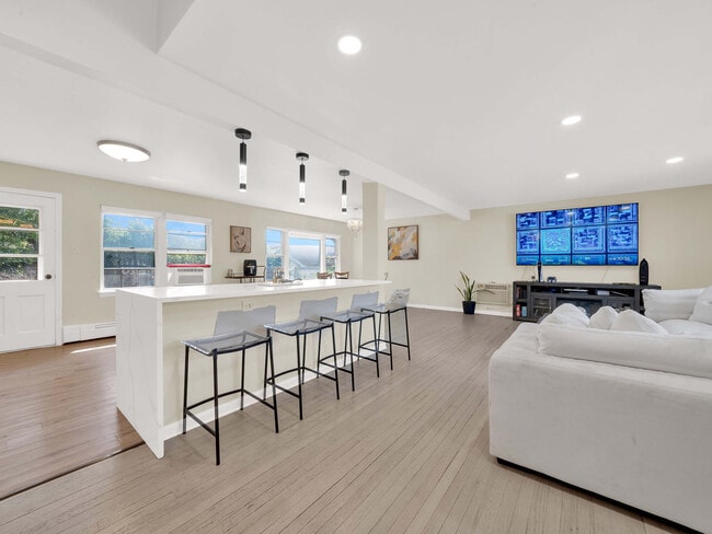 Foto del edificio - 1631 Clay Ct