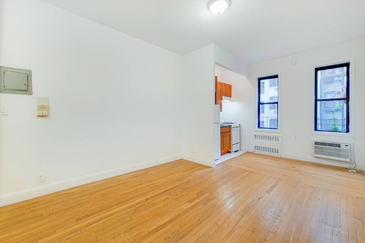 Primary Photo - 302 E 90th St