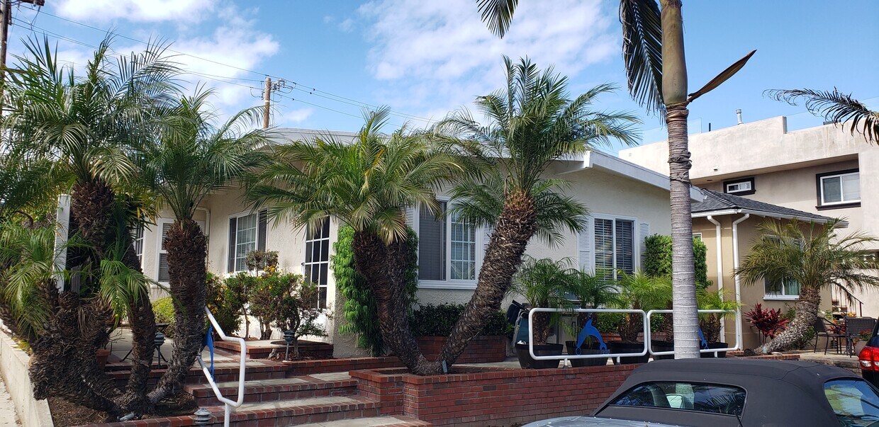 Primary Photo - 109 E Dolphin Ave