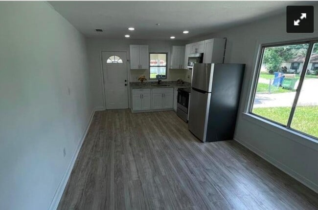 Building Photo - 807 Orchid Ave