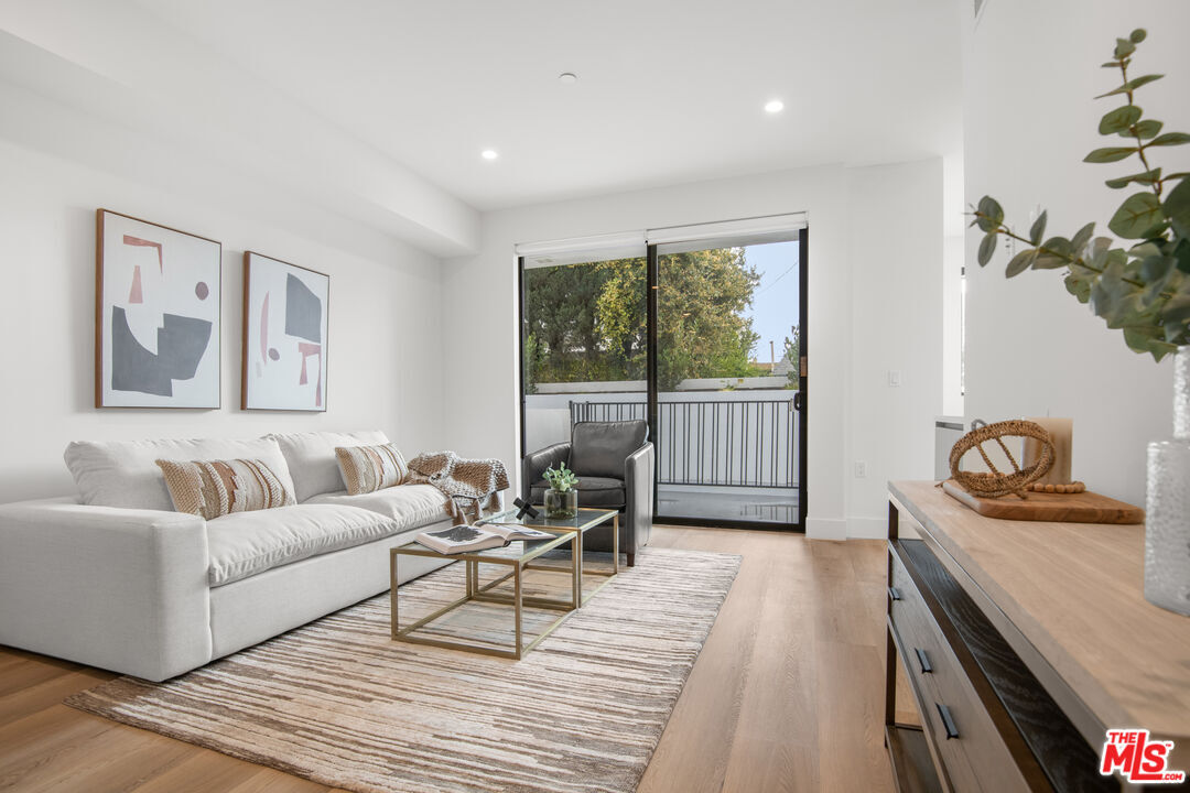 Foto principal - 8326 Blackburn Ave