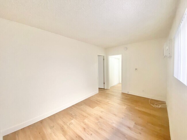 Foto del edificio - Cozy 1 bedroom unit located in Canoga Park!