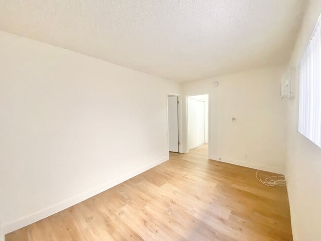 Building Photo - Cozy 1 bedroom unit located in Canoga Park!