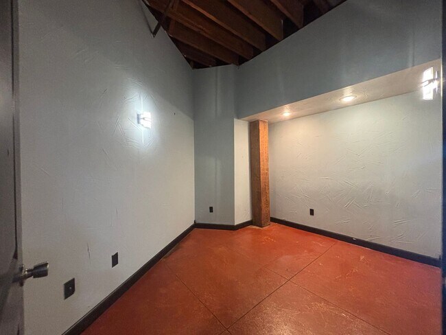 Building Photo - 331 E Water St