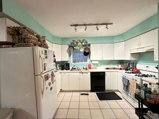 Foto del edificio - 1827 N Marshfield Ave