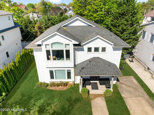 Foto del edificio - 230 Norwood Ave N