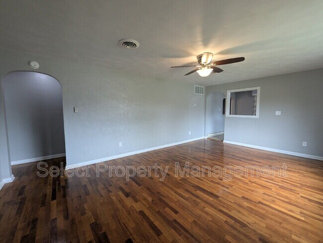 Foto del edificio - 3705 St Joe Center Rd